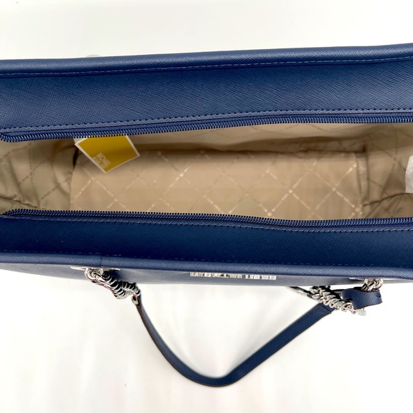 Michael Kors LG Shania Tote & Double Zip W… - Picture 7 of 16